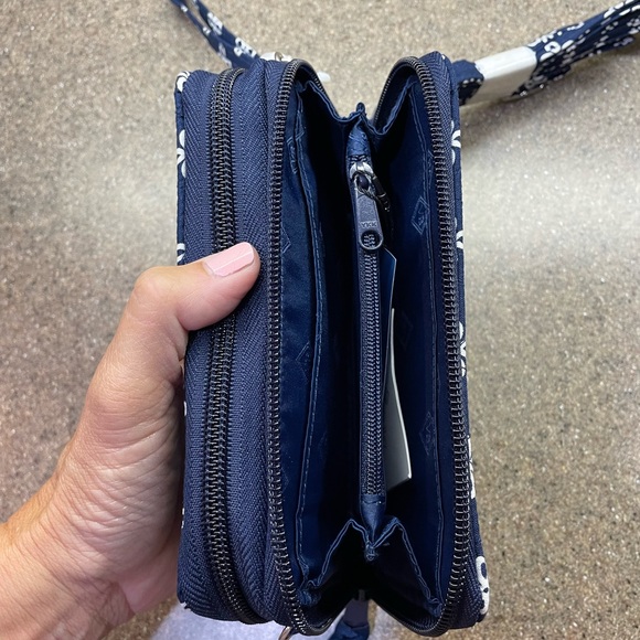 🆕Vera Bradley Collegiate University of Minnesota RFID All-In-One Crossbody - Picture 4 of 4
